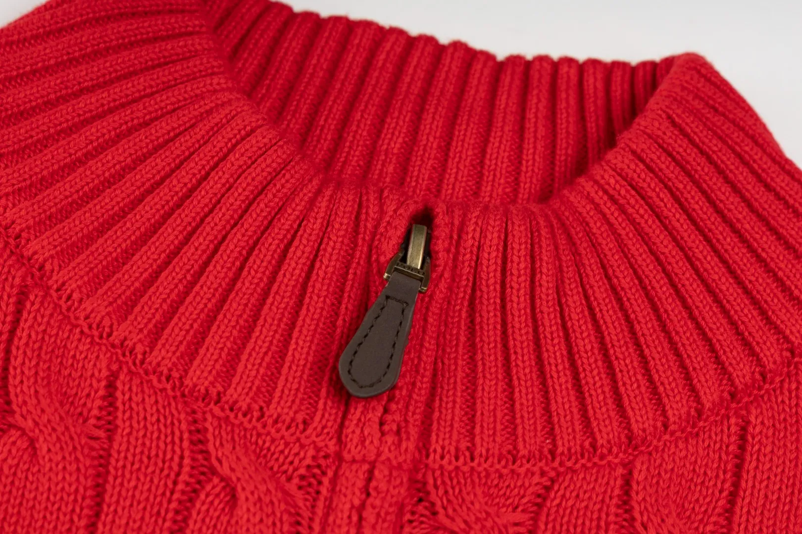 P260 #R98 RALPH LAUREN Ralph Lauren nine-color classic small label embroidery logo full zipper knitted cable cardigan sweater, high-density LOGO embroidery on the chest, original customization of tag accessories. Made of pure cotton yarn, pure cotton is skin-friendly and comfortable, small label war horse embroidered twist zipper cardigan sweater 🐎 high quality, follow the blogger to learn how to wear it! Let’s buy a Ralph Lauren cable sweater. It’s a super hard-to-find series after it became popular. It’s hard to find one on the official website. It’s simple and practical to wear, with a lazy and loose feel. The thickened fabric has more texture, feels soft and delicate, and has a loose fit. Whether worn alone or layered, you can wear different styles of fashion with just one piece!   Size：XS S M L